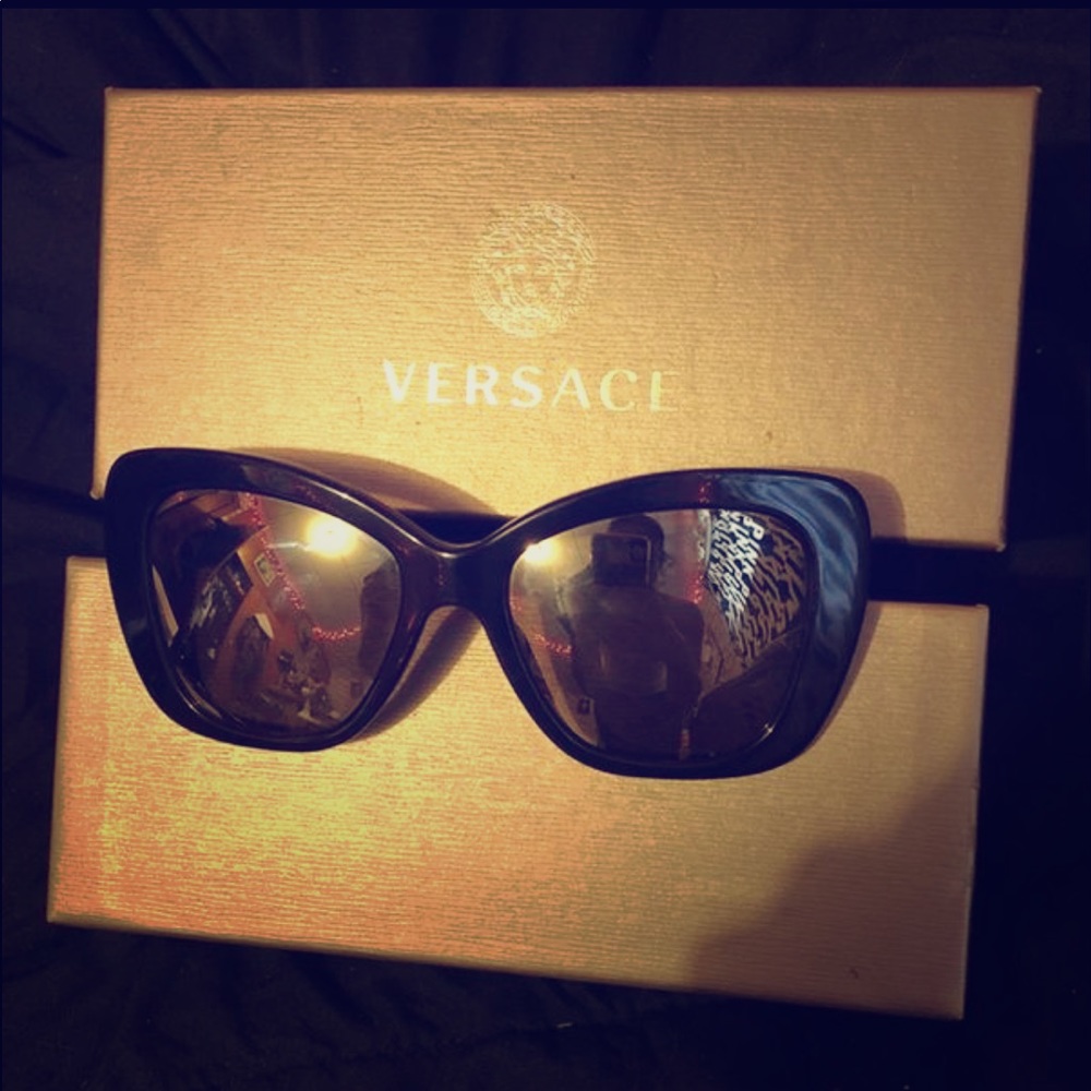 100% Authentic  Versace Mirrored sunglasses